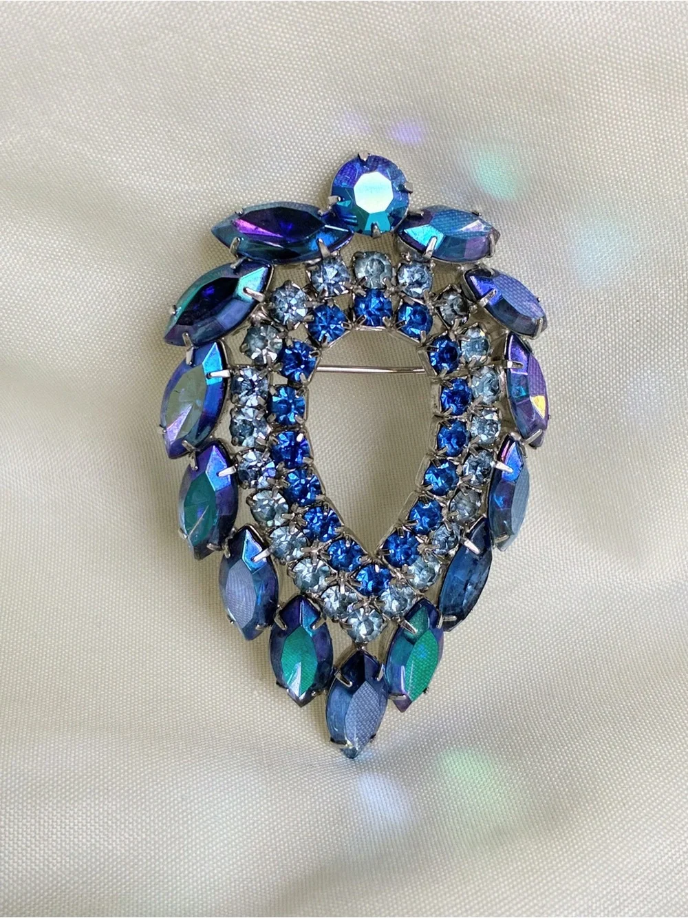Vintage D&E Juliana For Sarah Coventry Blue Lagoon AB Rhinestone Brooch #retro